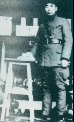 1939年3月10日，周恩來為新四軍排以上干部作題為《目前形勢與新四軍任務》的報告。